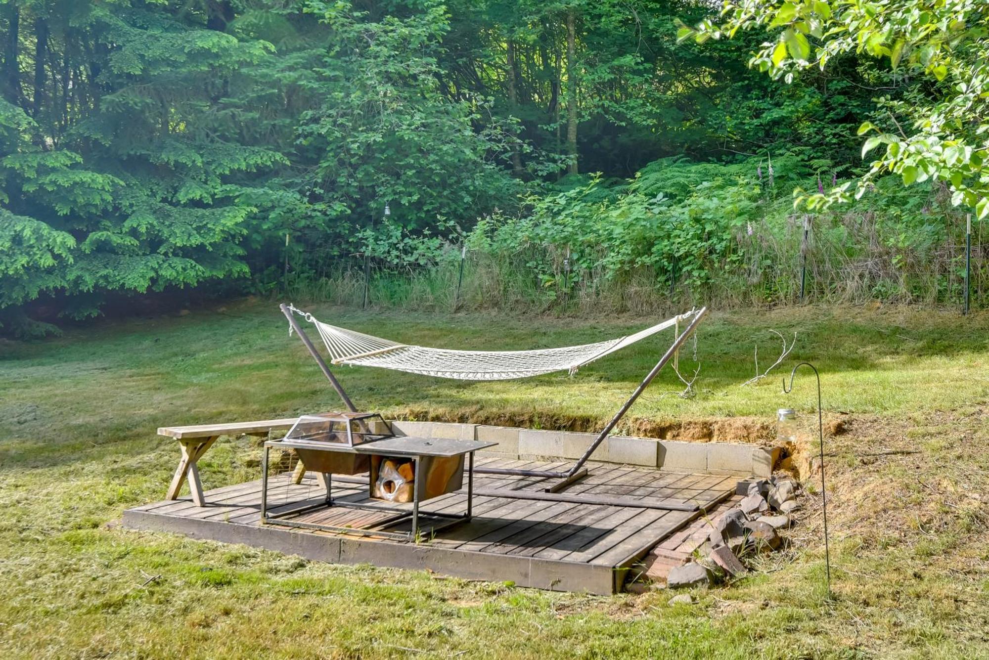 Peaceful And Chic Oasis Fire Pit, Grill, Yard